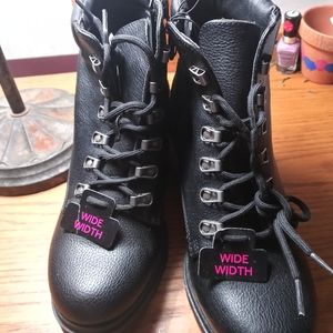 Women's boots NWT